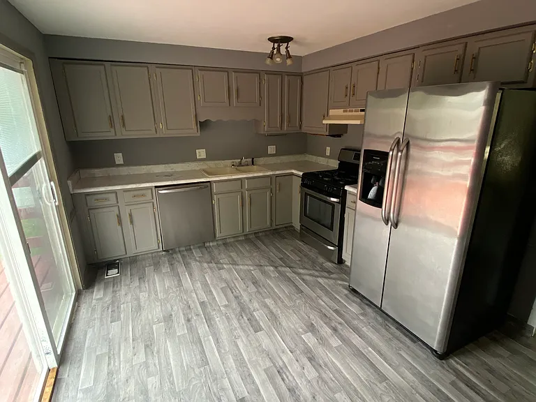 1818 Lindenwood Ave — Photo 3