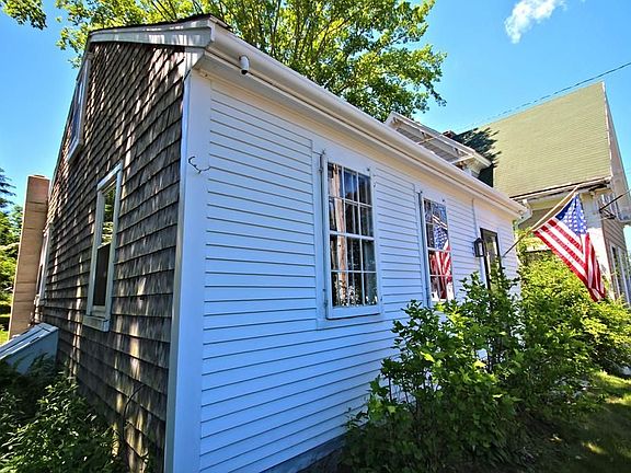 5th image of 227 Sandwich St