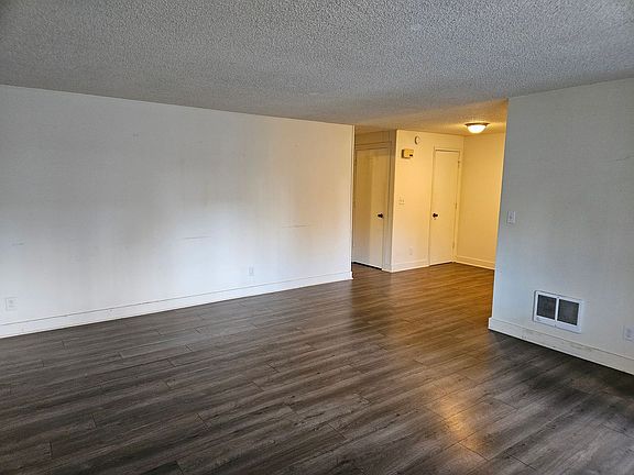 4th image of 143 Connecticut Ave SE #143