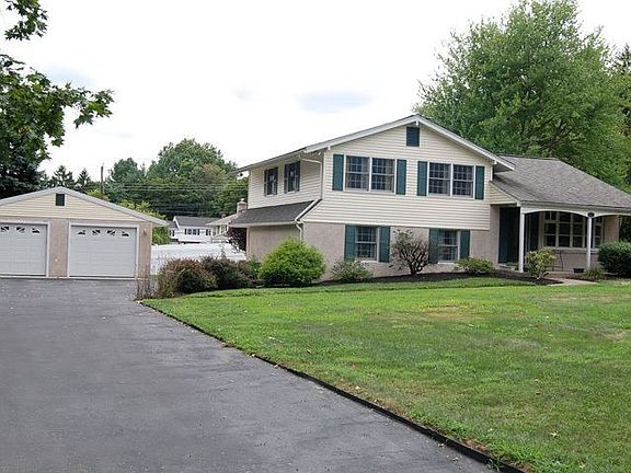 exterior front/garage