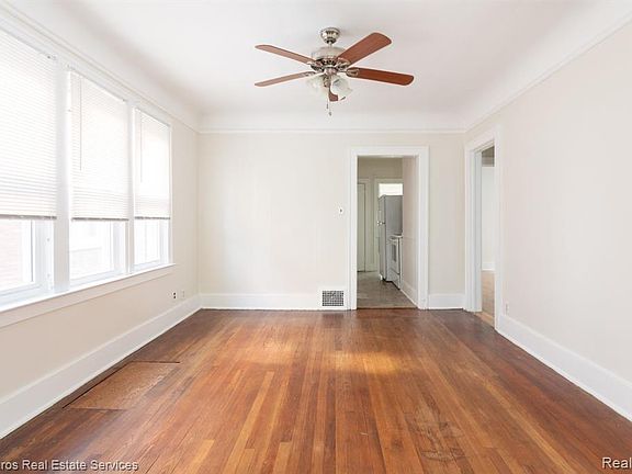 4th image of 964 Beaconsfield Ave #966