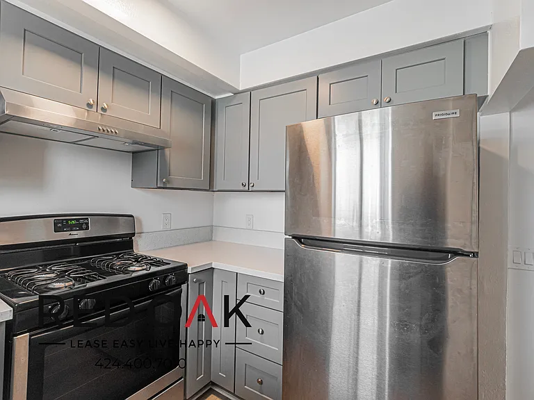 5200 Oakland St #201 — Photo 7
