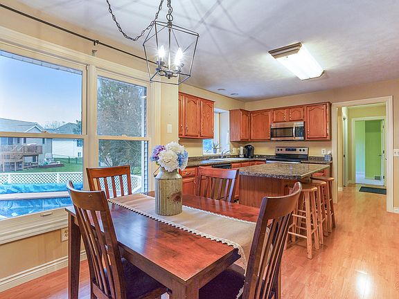 3rd image of 3358 Oconto Ct SW