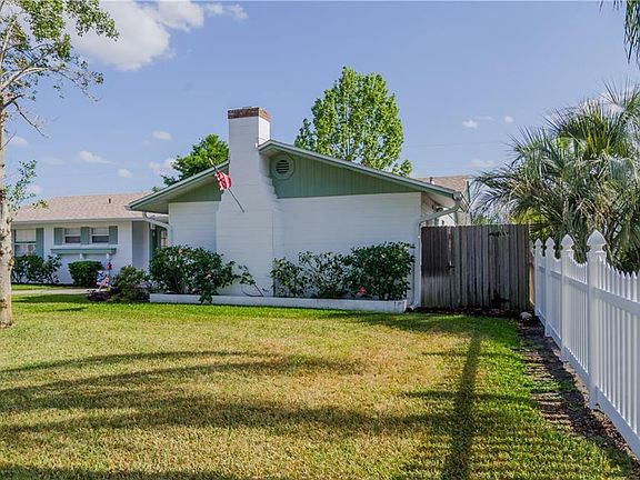 3rd image of 1208 Hawkes Ave