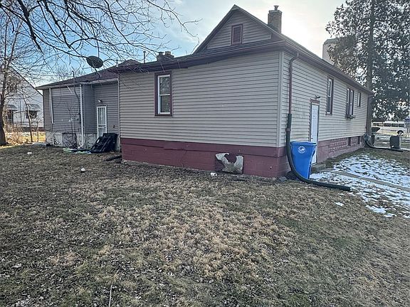 4th image of 4005 Moore St