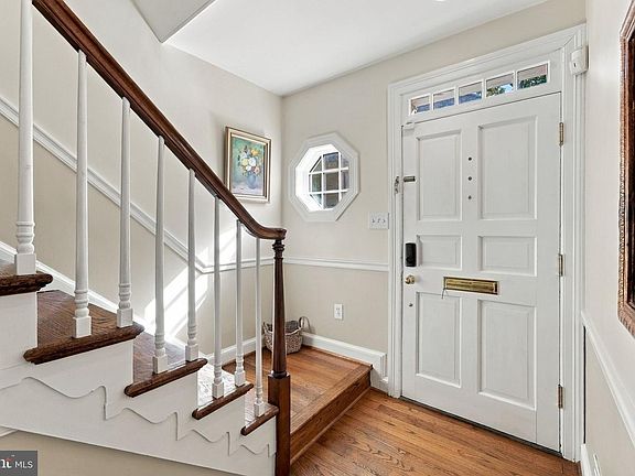 4th image of 3705 Lorcom Ln