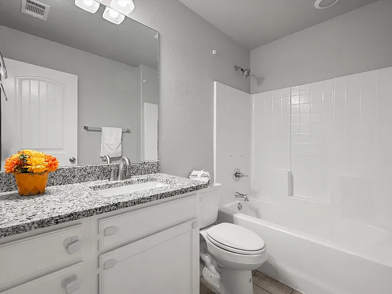 438 Sabine Ave — Photo 20