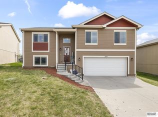 16909 Tibbles St, Omaha, NE 68116