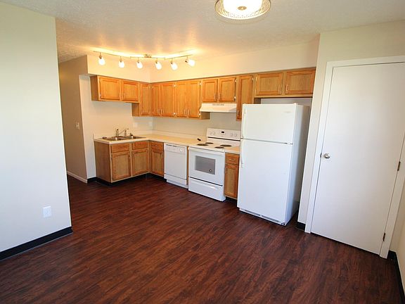 5th image of 8805 Creve Coeur Ln