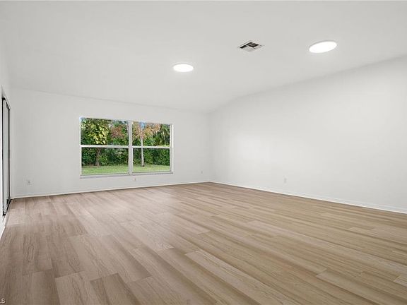 5th image of 1175 Moon Lake DR