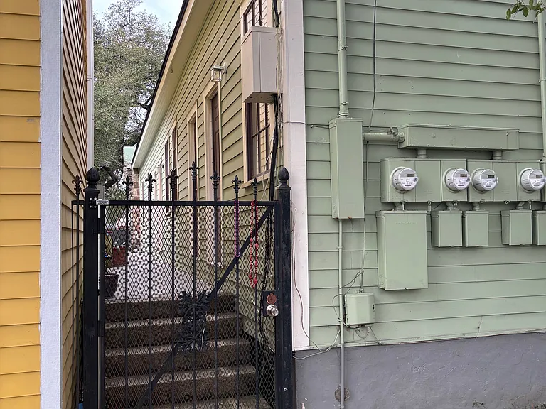 3931 Annunciation St — Photo 3