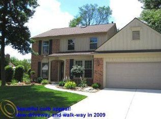 5297 Crowfoot Dr, Troy, MI 48085