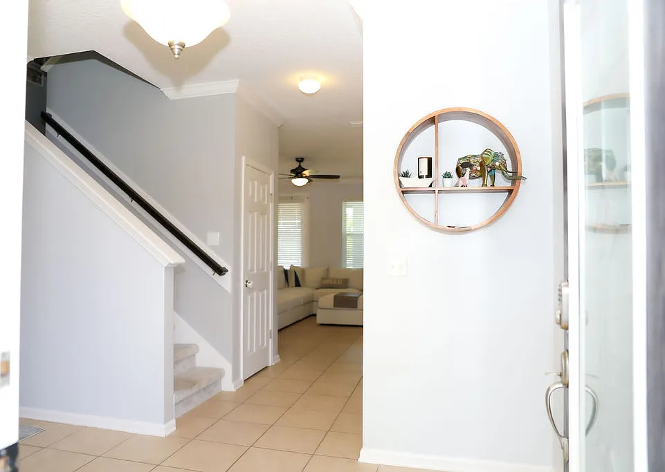 4 bed, 2.5 bath, 2298 sqft, $3,749 — Photo 4