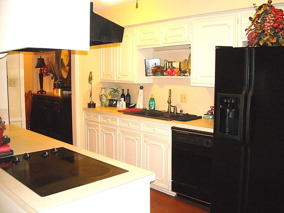 4th image of 211 Pebble Beach Dr