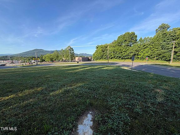3rd image of E Highland Rd