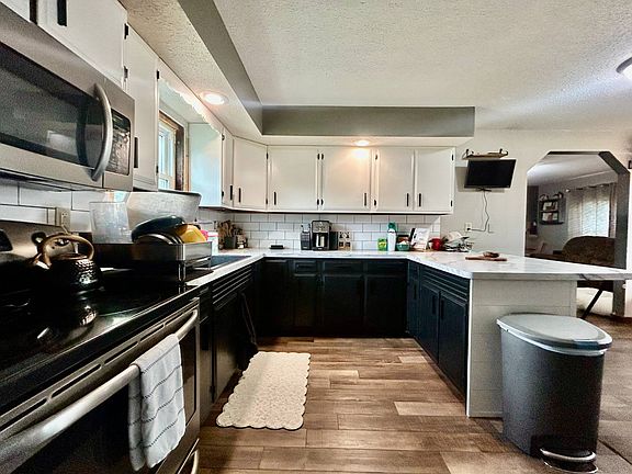 3rd image of 202 S Center St