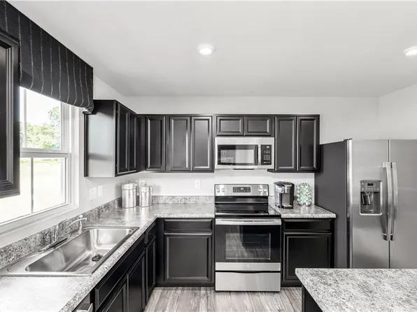 76 Clara Ct, Suffolk, VA 23434