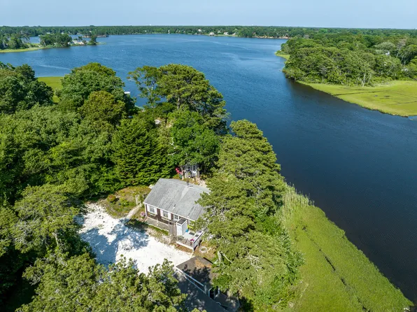 41 Aunt Debbys Road, Dennis Port, MA 02639