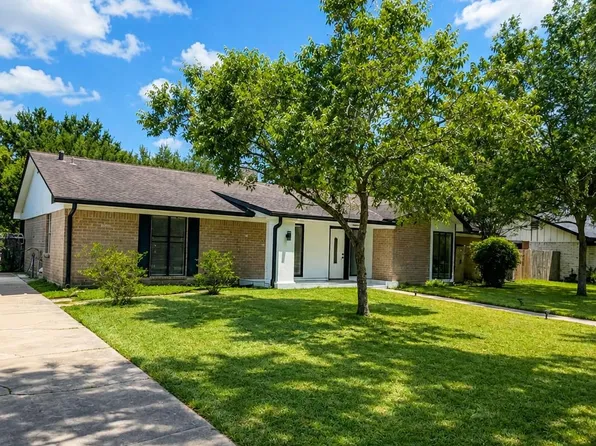 104 Burgundy Ln, League City, TX 77573