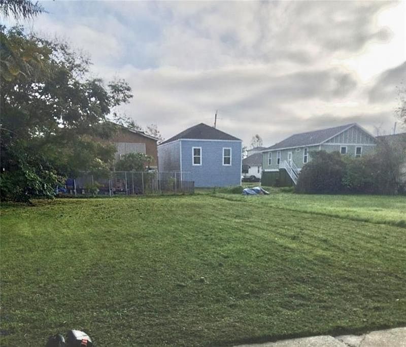 1st image of 6065 Warrington Dr