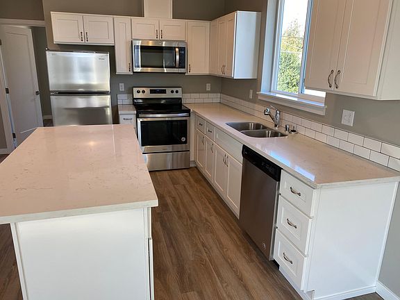 4th image of 4632 Yakima Ave #A-d