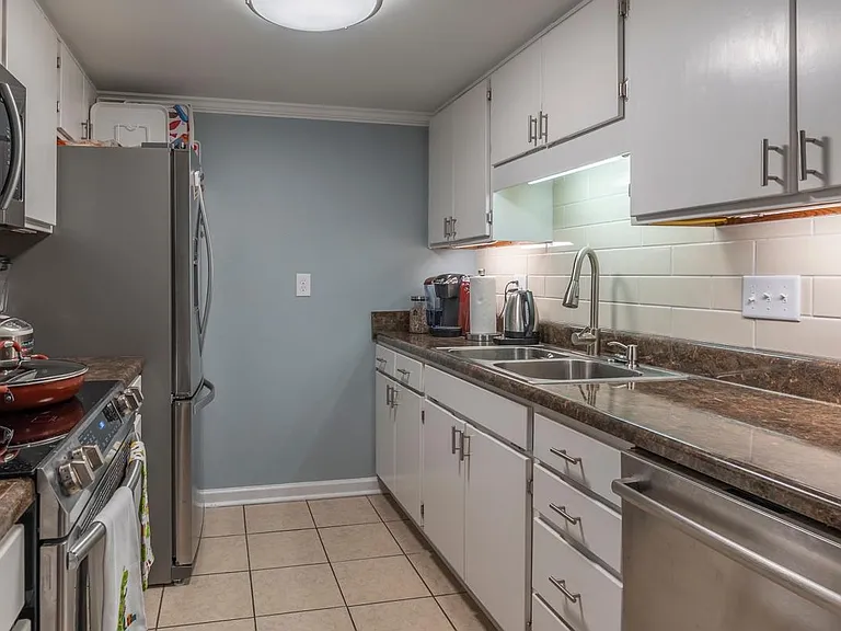 510 E Gillespie St #B9 — Photo 10
