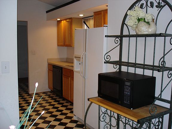 4th image of 420 Waterwheel Cres