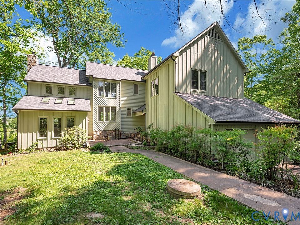 1st image of 379 Wood Landing Rd