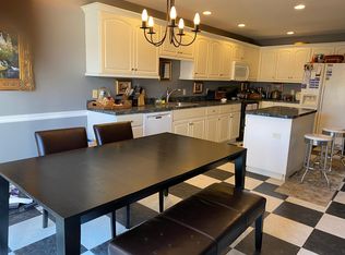 2217 Woodridge Dr, Macungie, PA 18062