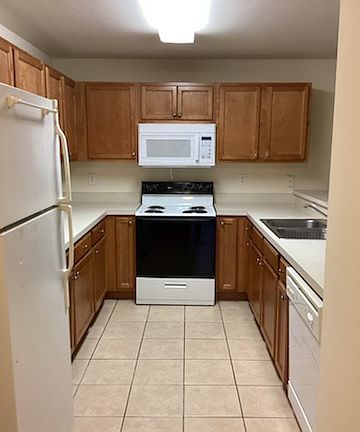 4th image of 488 Bell Blvd #488