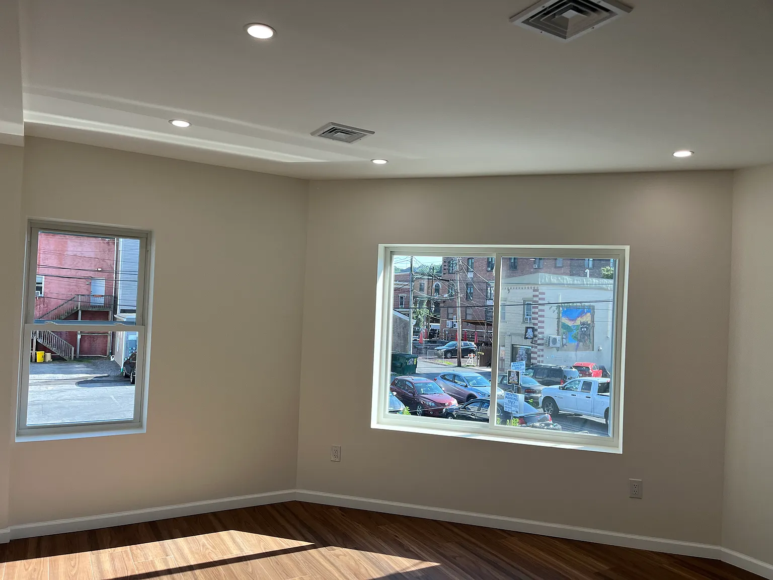 3 bed, 1.5 bath, 1750 sqft, $2,500 — Photo 3