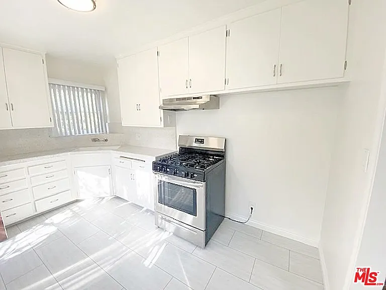 345 Burchett St — Photo 11