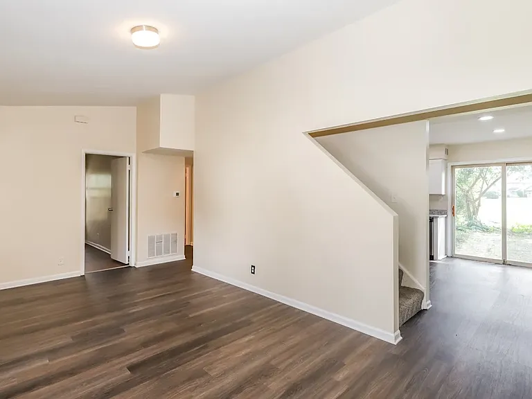 2281 Jasmine Dr — Photo 8