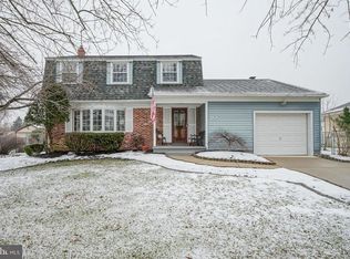 10 Spinning Wheel Ln, Laurel Springs, NJ 08021