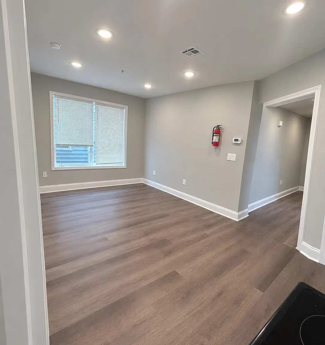 1 bed, $1,718 — Photo 4