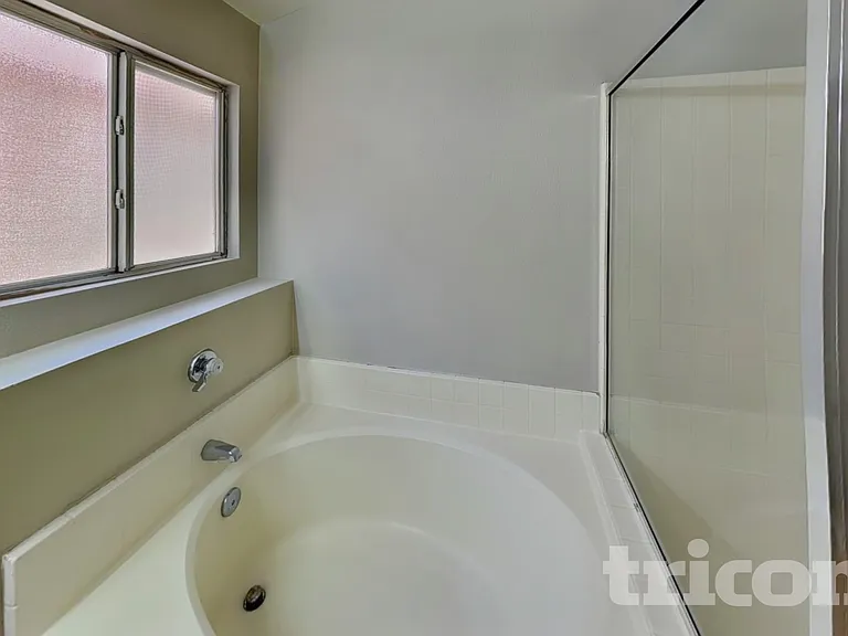 1121 Indian Hedge Dr — Photo 11