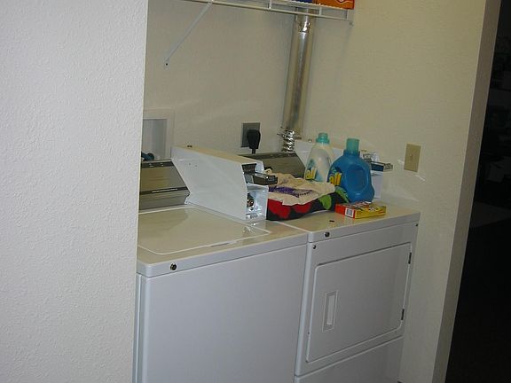 3rd image of 527 Harriet St #1