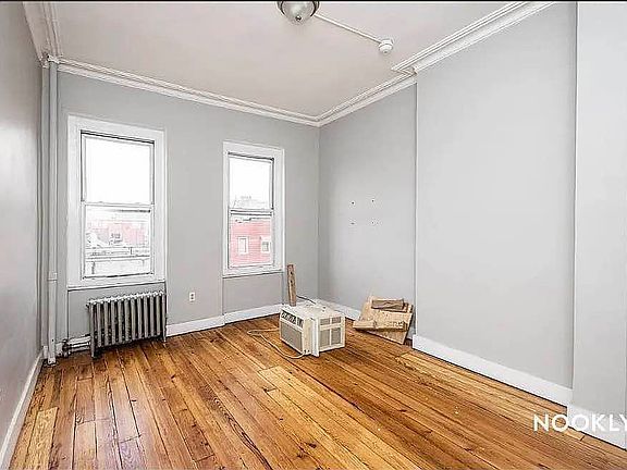 4th image of 247 Montrose Ave APT 3L
