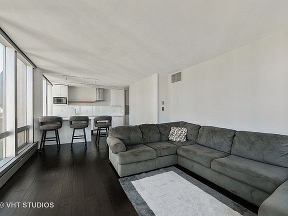 5th image of 1300 N Astor St Unit 22B