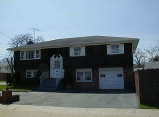 2440 7th St, East Meadow, NY 11554