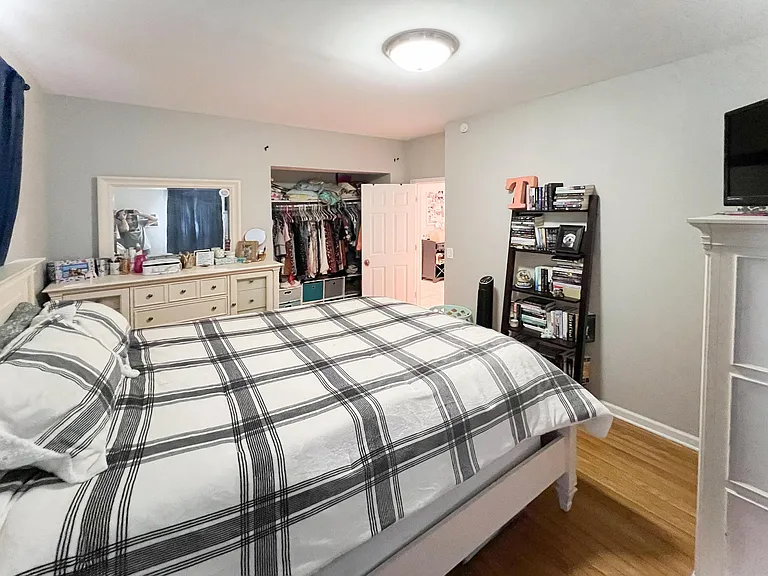 200 Laburnam Cres #1 — Photo 19