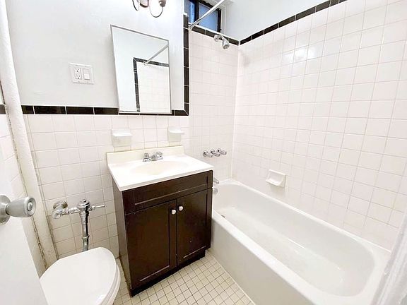 3rd image of 69 W 105th St #4E