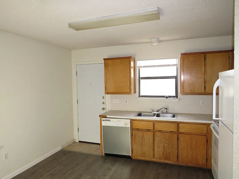 142 Wolf Rd #A — Photo 6