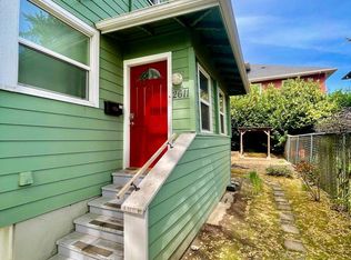 2611 NE Halsey St, Portland, OR 97232