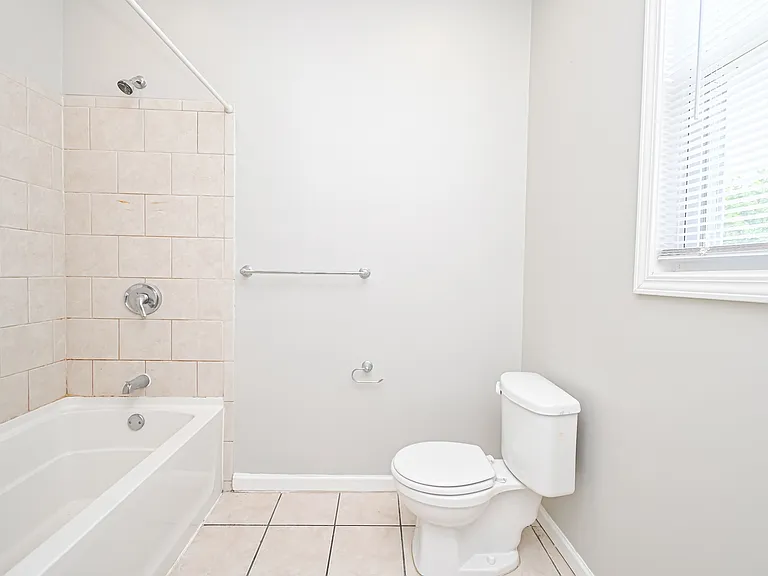 4221 Bell St — Photo 34