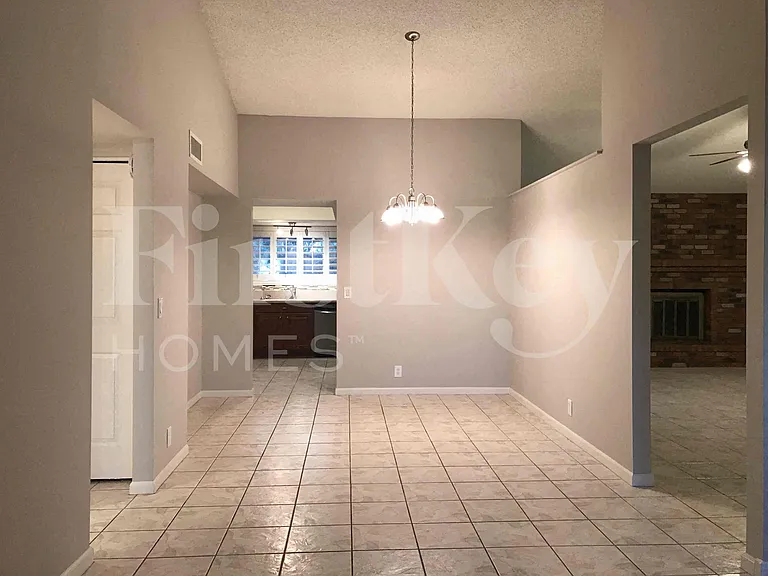 12925 N 73rd Ave — Photo 6