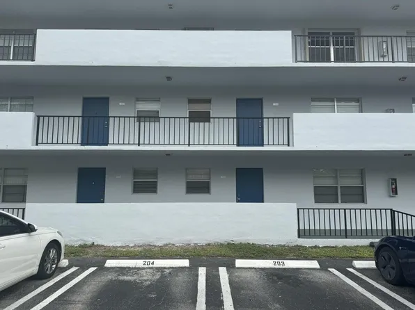 1630 Embassy Drive #102, West Palm Beach, FL 33401