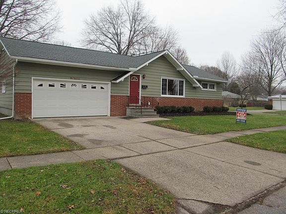 2nd image of 200 University Ave