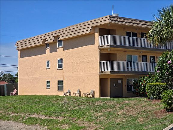5th image of 6400 46th Ave N APT 301