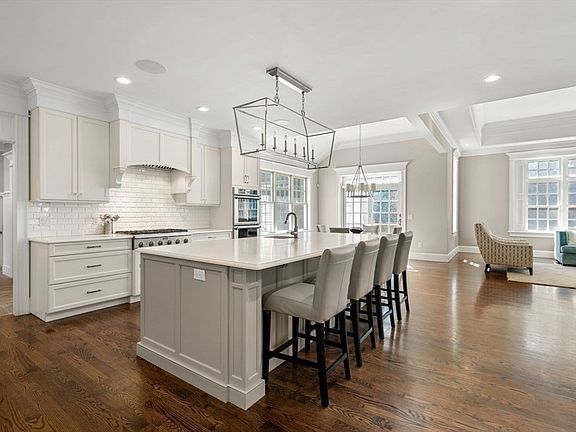 3rd image of 15 Huckleberry Ln